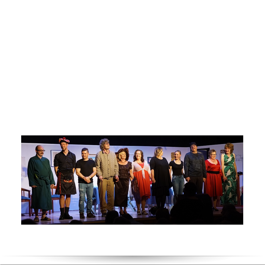 Das Ensemble der Krebsbachbühne Kaichen hat am ersten Novemberwochenende 2019  mit Bravour sein Stück  „Pension Rhönblick“ von Paul Gerb auf die Bühne des Kaicher Bürgerhauses gebracht. Eine Kriminalkomödie in vier Akten, in der die Mitwirkenden dank der Berabeitung durch Regisseurin Friederike Backöfer, in maßgeschneiderten Rollen begeistern konnten.   In zwei ausverkauften Vorstellungen wurde die tolle Leistung der Akteure und der Regisseurin mit begeistertem Applaus des Publikums belohnt.   Die Darsteller:  Ellen Beier					Silke Merz Gisi Bertagnoll				Hendrik Roth Julian Feuerbach				Claudia Schätzel Michael Hahn				Mark Vetter Robert Krieg					Jan-Otto Weber Kevin Loos					Rebekka Zöller Karine Merz											Leitung und Regie: Friederike Backöfer Fotos der Aufführung finden Sie in unserer Galerie! 2019