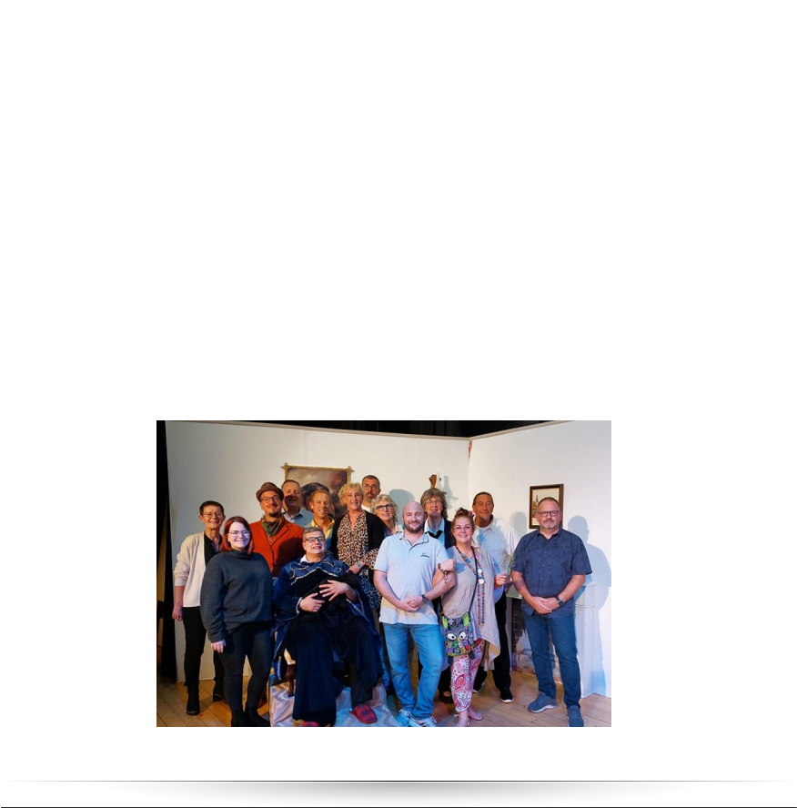 2023 „3x schwarzer Kater“ Eine Krimi-Geister-Komödie von Friederike Backöfer  Großer Applaus gebührte Regisseurin Friederike Backöfer, die wie im vergangenen Jahr, auch diesmal das Stück passgenau für das Ensemble der KrebsbachBühne selbst geschrieben hatte. Erneut gelang ihr ein im wahrsten Wortsinn geistreicher Plot mit Zahlreichen lokalen Anspielungen, der vom Ensemble variationsreich mit viel Witz und Spielfreude umgesetzt wurde.   Die Darsteller:										Das Team im Hintergrund:  Ellen Beier				Hendrik Roth					Iris Frech					Petra Kremer Gisi Bertagnoll			Mark Vetter						Julia Hahn					Rene Martin Julian Feuerbach			Jan-Otto Weber					Tanja Hofmann				Gerd Merz Michael Hahn			Rebekka Zöller 					Sven Tölle					Tamara Stoll  Leitung und Regie:  Friederike Backöfer Fotos dieser Aufführung finden Sie in unserer Galerie!